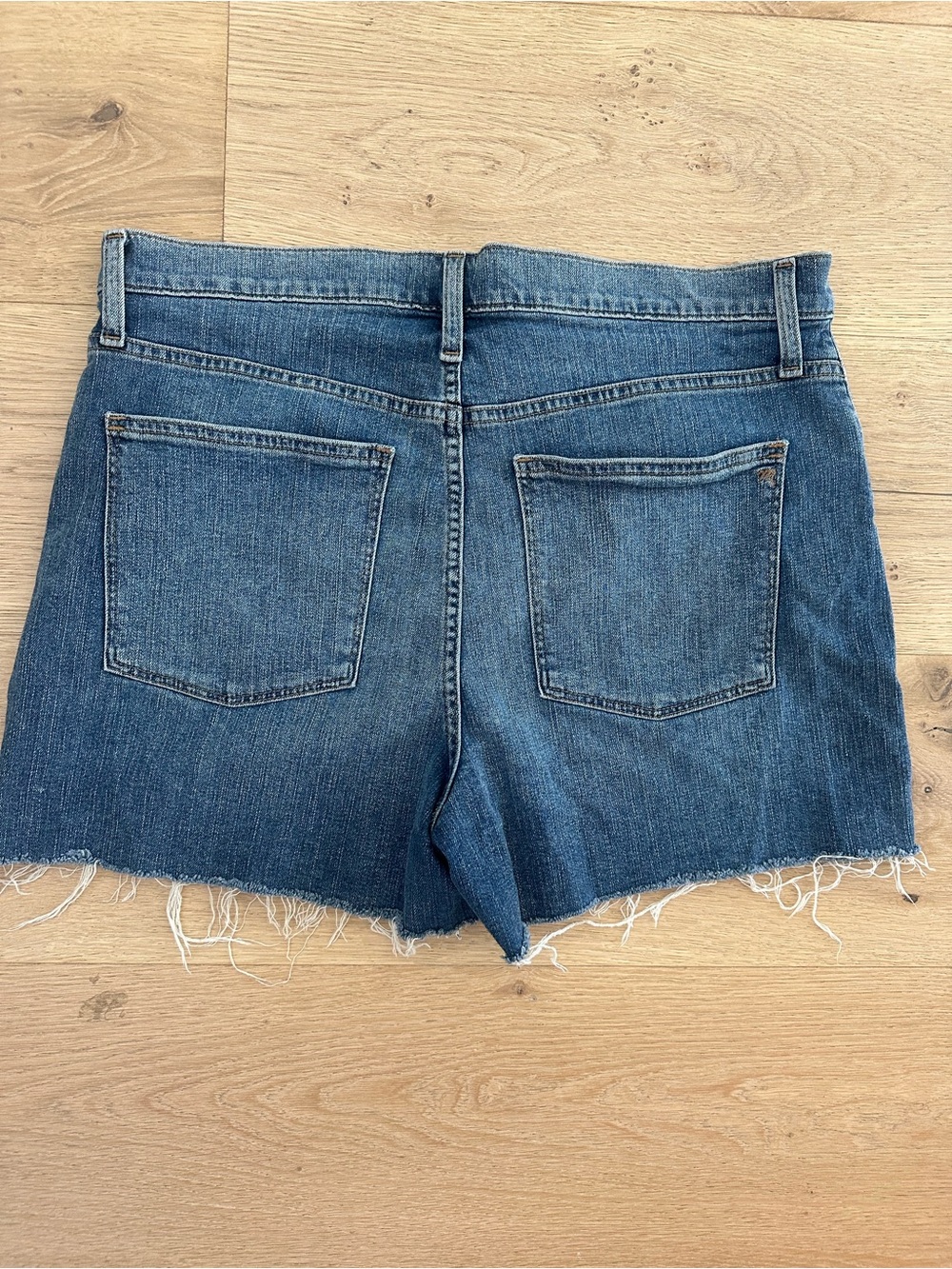 Madewell high waisted Frayed Hem Denim Shorts - Blue Wash - Picture 2 of 4